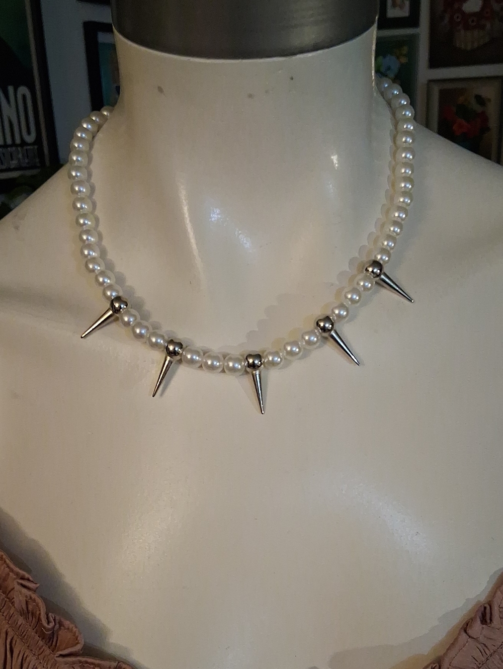 SHEIN White Pearl Necklace with Silver Spike Accents